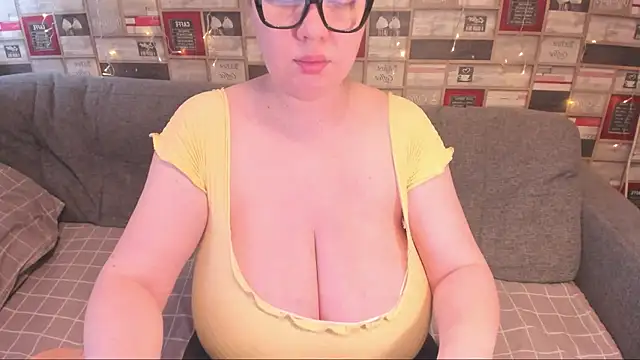 Snapshot of VickyBoobs chatting on 02/12/25, 11:40 VickyBoobs online show from 02/12/25, 11:40