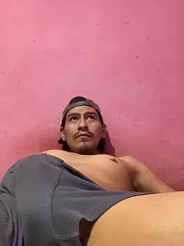 Snapshot of duggan12 chatting on 09/25/25, 01:20 duggan12 online show from 09/25/25, 01:20