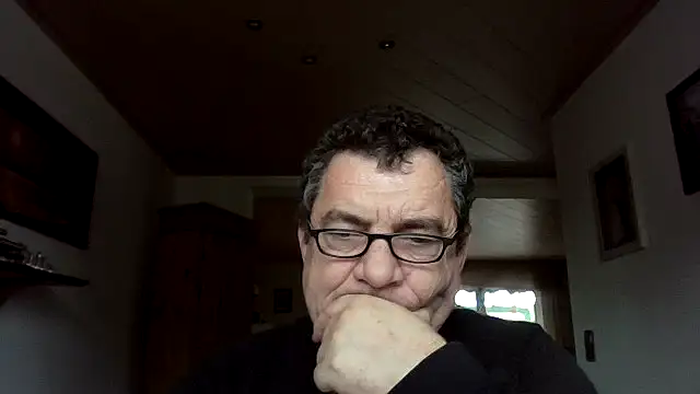 Snapshot of Nobbie444 chatting on 11/13/25, 10:36 Nobbie444 online show from 11/13/25, 10:36