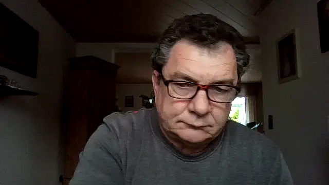 Snapshot of Nobbie444 chatting on 11/17/25, 01:39 Nobbie444 online show from 11/17/25, 01:39