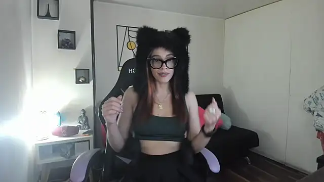 Snapshot of kay_marie chatting on 10/19/25, 09:26 kay marie online show from 10/19/25, 09:26