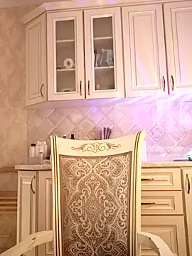 Snapshot of mom4you chatting on 01/05/25, 09:05 mom4you online show from 01/05/25, 09:05