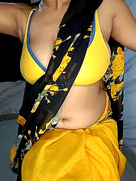 Snapshot of Ms_Divya chatting on 01/01/25, 12:44 Ms Divya online show from 01/01/25, 12:44