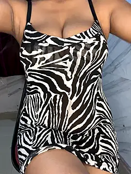 Snapshot of Ms_Divya chatting on 10/29/25, 11:12 Ms Divya online show from 10/29/25, 11:12