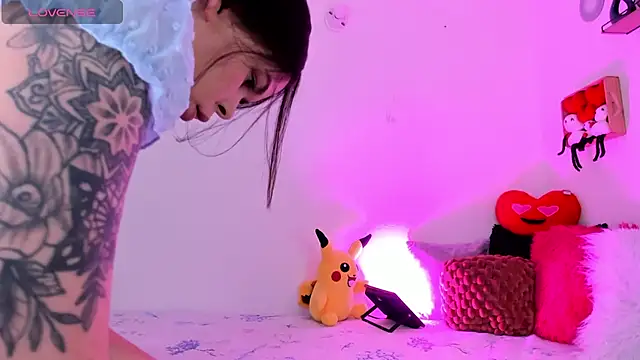 Snapshot of carolina16love chatting on 03/04/25, 11:22 carolina16love online show from 03/04/25, 11:22