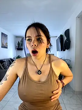 Snapshot of carolina16love chatting on 10/05/25, 09:02 carolina16love online show from 10/05/25, 09:02