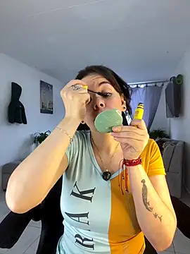 Snapshot of carolina16love chatting on 10/18/25, 09:48 carolina16love online show from 10/18/25, 09:48