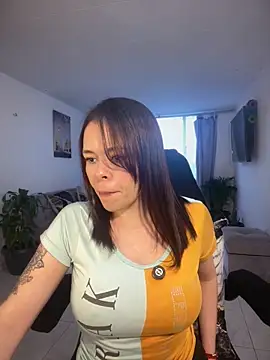 Snapshot of carolina16love chatting on 11/01/25, 10:23 carolina16love online show from 11/01/25, 10:23