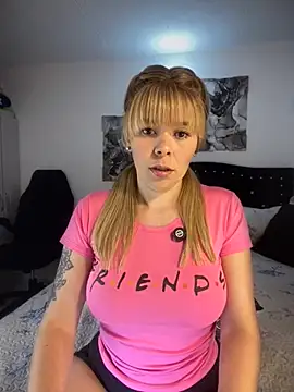 Snapshot of carolina16love chatting on 11/22/25, 10:09 carolina16love online show from 11/22/25, 10:09