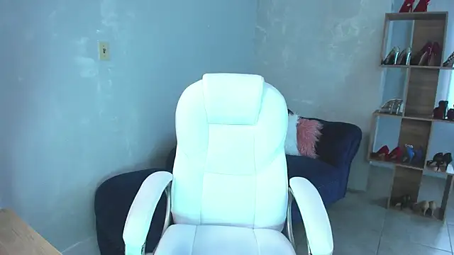 MissRhodes1 online show from 10/30/25, 08:09