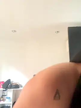 Emiily W online show from 10/31/25, 05:14