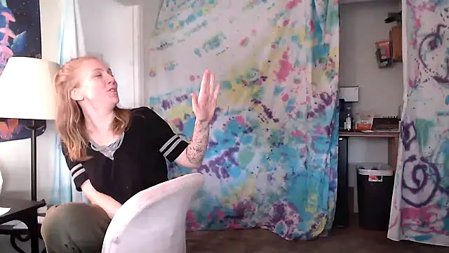 Snapshot of coryandthepeach chatting on 12/16/24, 03:32 coryandthepeach online show from 12/16/24, 03:32