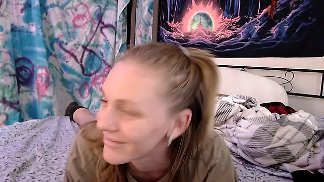 Snapshot of coryandthepeach chatting on 12/23/24, 08:47 coryandthepeach online show from 12/23/24, 08:47