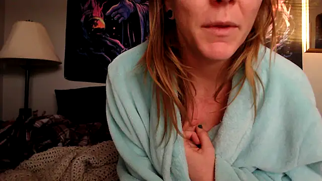 Snapshot of coryandthepeach chatting on 02/18/25, 02:49 coryandthepeach online show from 02/18/25, 02:49