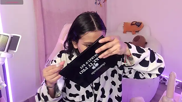 Nami usagi online show from 10/10/25, 11:20