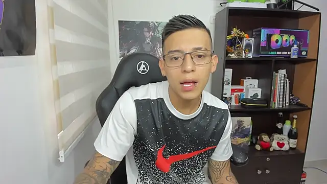 SIXXTOLOVE18 online show from 03/05/25, 04:46