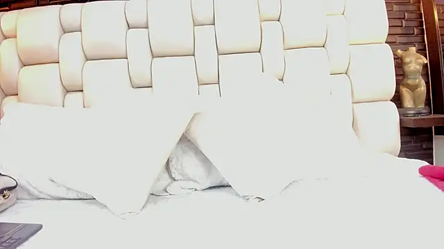 Snapshot of Salo_Heaven chatting on 10/25/25, 01:40 Salo Heaven online show from 10/25/25, 01:40