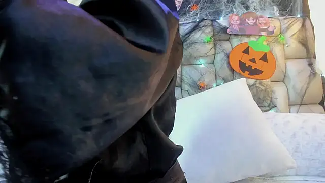 Snapshot of Salo_Heaven chatting on 10/31/25, 01:56 Salo Heaven online show from 10/31/25, 01:56