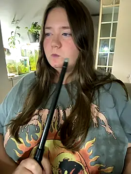 Snapshot of remirann_ chatting on 10/10/25, 05:34 remirann online show from 10/10/25, 05:34