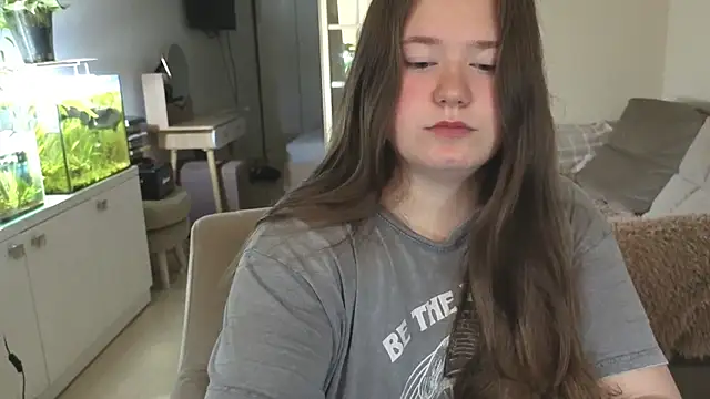 Snapshot of remirann_ chatting on 11/02/25, 05:21 remirann online show from 11/02/25, 05:21