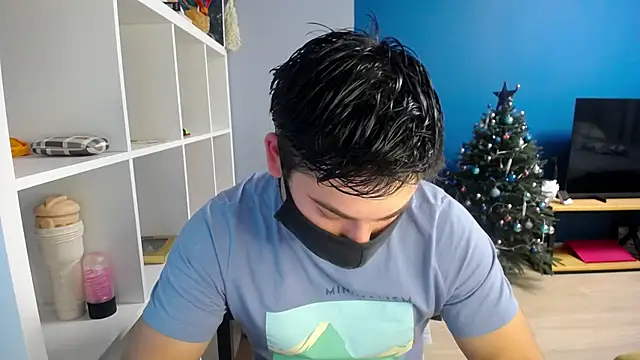 Snapshot of Tomguys chatting on 01/18/25, 03:27 Tomguys online show from 01/18/25, 03:27