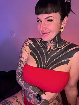 Snapshot of InkedBiitch chatting on 12/14/24, 06:13 InkedBiitch online show from 12/14/24, 06:13