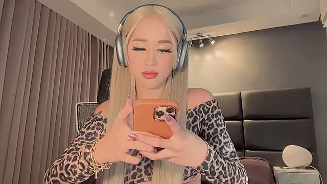 Snapshot of Carrie_Colbyxx chatting on 12/21/24, 06:30 Carrie Colbyxx online show from 12/21/24, 06:30