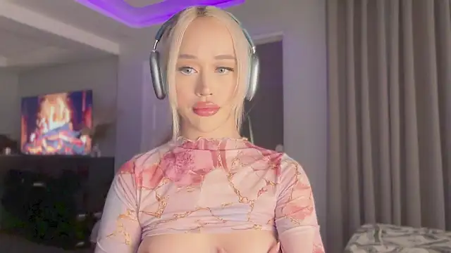 Snapshot of Carrie_Colbyxx chatting on 02/21/25, 07:54 Carrie Colbyxx online show from 02/21/25, 07:54