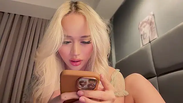 Snapshot of Carrie_Colbyxx chatting on 03/05/25, 05:18 Carrie Colbyxx online show from 03/05/25, 05:18