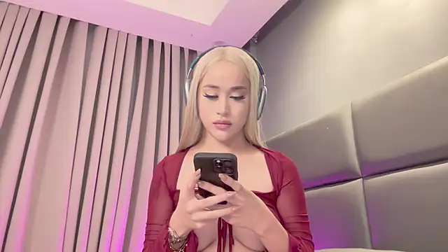 Snapshot of Carrie_Colbyxx chatting on 11/03/25, 02:24 Carrie Colbyxx online show from 11/03/25, 02:24