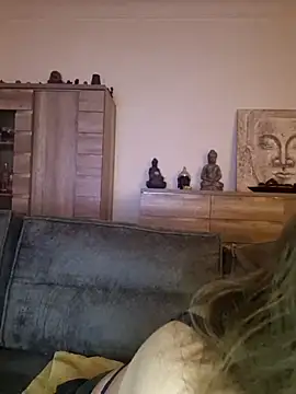 cristalines online show from 10/31/25, 12:39