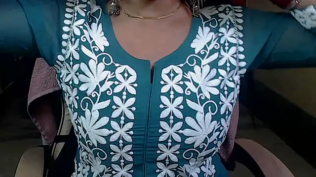 Snapshot of Naiaa-mylove chatting on 12/15/24, 06:40 Naiaa-mylove online show from 12/15/24, 06:40