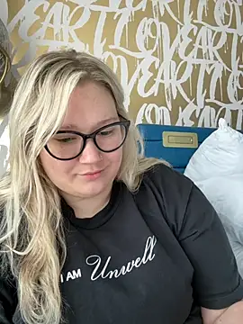 PiggyRose online show from 10/12/25, 09:03