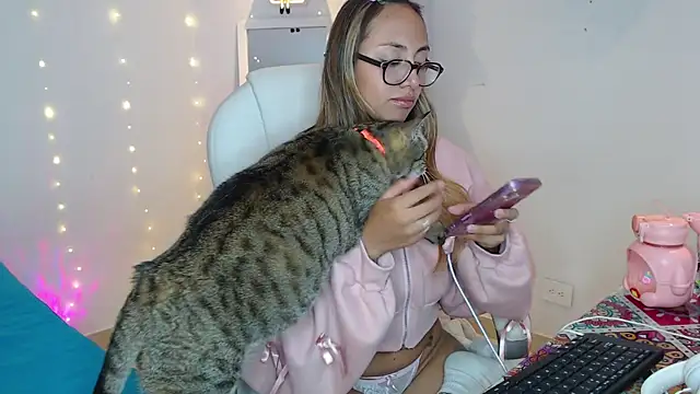 Snapshot of Gabi_morales chatting on 11/12/25, 06:36 Gabi morales online show from 11/12/25, 06:36