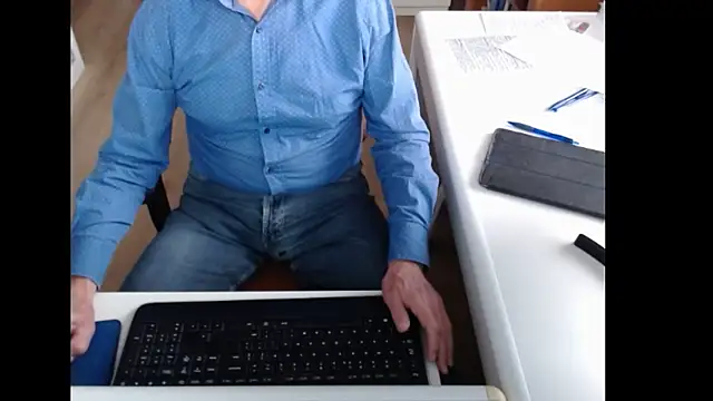 dutchpornking online show from 10/28/25, 07:45