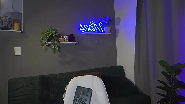 HannahEvanss online show from 10/11/25, 04:16