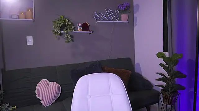 HannahEvanss online show from 10/13/25, 06:08