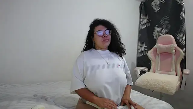 mabigomez00 online show from 09/24/25, 09:23