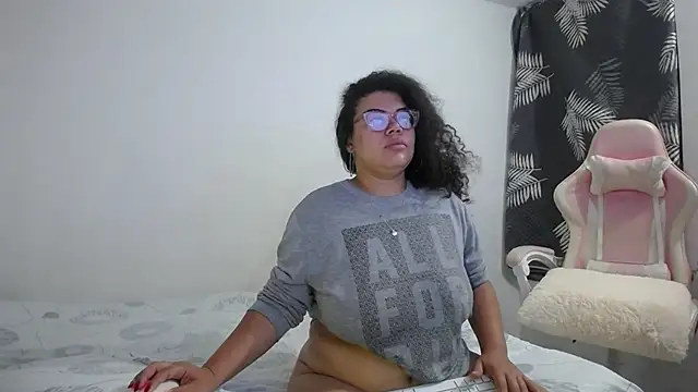 mabigomez00 online show from 09/26/25, 09:24