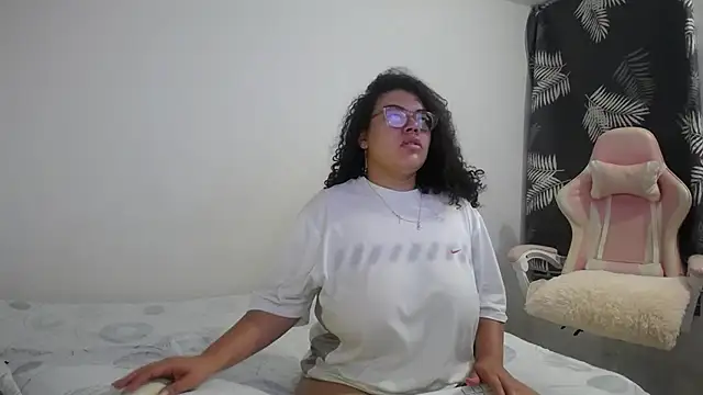 mabigomez00 online show from 11/15/25, 09:28