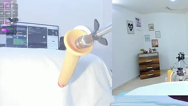 sofi velez online show from 09/28/25, 06:02