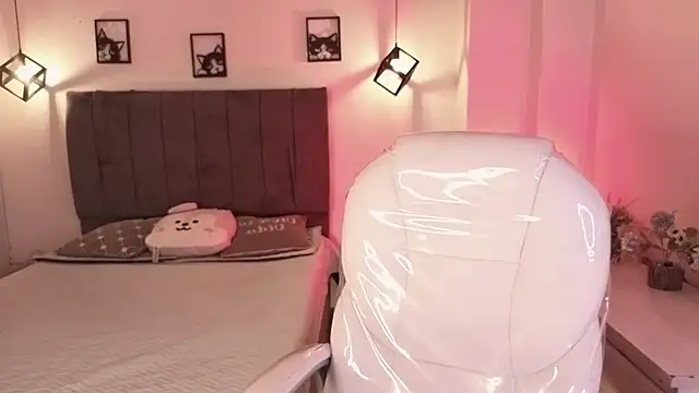 Catalinaa martinez online show from 10/13/25, 03:28