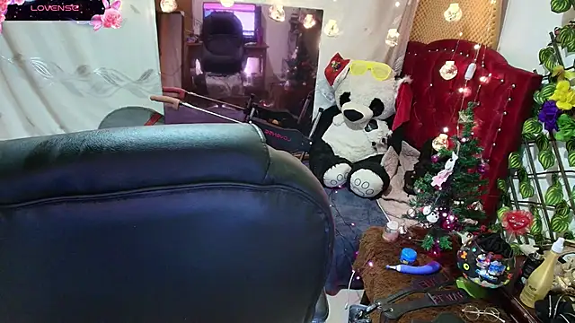 Snapshot of elektra_32 chatting on 12/15/24, 10:18 elektra 32 online show from 12/15/24, 10:18