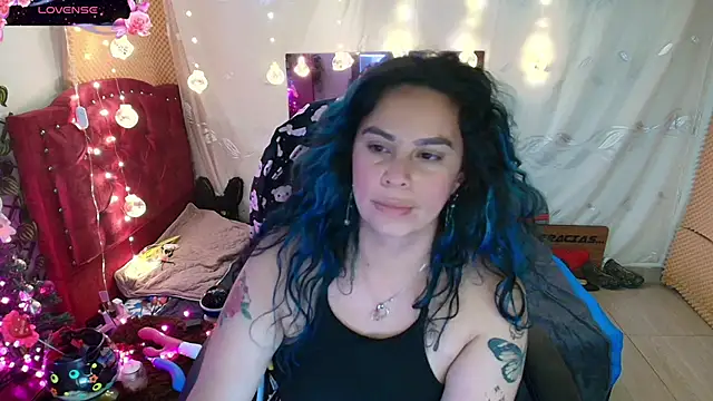 Snapshot of elektra_32 chatting on 12/21/24, 04:19 elektra 32 online show from 12/21/24, 04:19