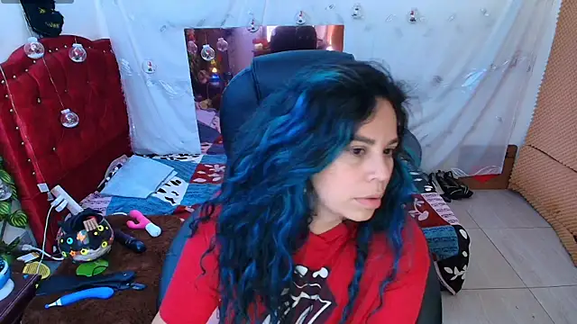 Snapshot of elektra_32 chatting on 01/11/25, 04:27 elektra 32 online show from 01/11/25, 04:27