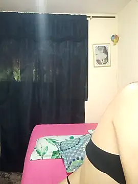 Snapshot of iamemmablake chatting on 11/16/25, 05:29 iamemmablake online show from 11/16/25, 05:29