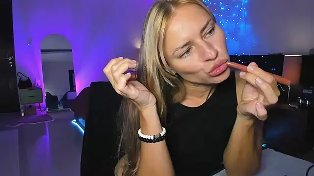 holy khloe online show from 03/03/25, 10:17