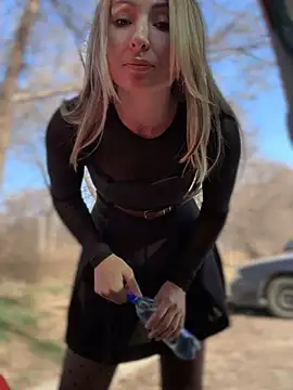 Snapshot of YOUR-KARINA chatting on 03/18/25, 09:42 YOUR-KARINA online show from 03/18/25, 09:42