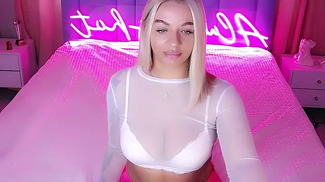 Snapshot of AllwaysHotJ chatting on 10/23/25, 02:33 AllwaysHotJ online show from 10/23/25, 02:33