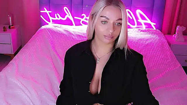 Snapshot of AllwaysHotJ chatting on 10/26/25, 02:17 AllwaysHotJ online show from 10/26/25, 02:17